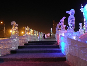 В ледовом городке. Фото с сайта www.iceart.ru