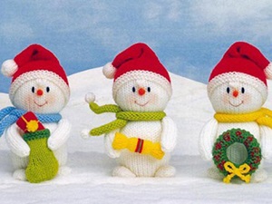 Вязаные снеговики. Фото с сайта www.knitka.ru