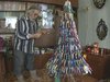 Житель Култука собрал новогоднюю елку из шариковых ручек