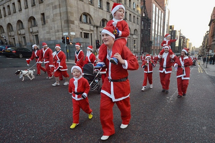 Многие шотландцы принимали участие в забеге всеми семьями