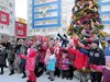 Праздники «Новогодние чудеса моего двора» проходят в Правобережном округе Иркутска Праздники «Новогодние чудеса моего двора» проходят в Правобережном округе Иркутска