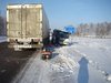 Пожарные помогли водителю сломавшейся фуры доставить подарки для сирот в Братск Пожарные помогли водителю сломавшейся фуры доставить подарки для сирот в Братск