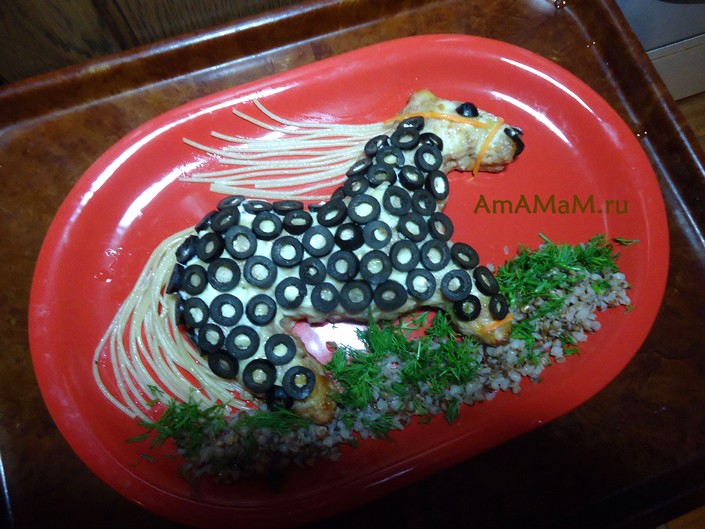 Блюдо в виде лошади. Фото с сайта www.amamam.ru