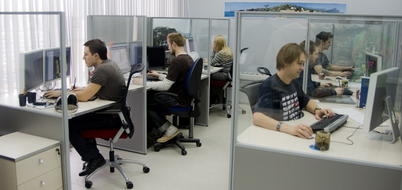 Да-да, друзья, есть у нас и такие. С интересом смотрим, кто же намеренно лишает себя праздника.