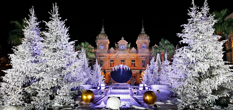 Давайте все вместе прогуляемся по разным городам мира и посмотрим, кто как подготовился к Новому году.