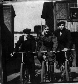 Двоюродные братья.