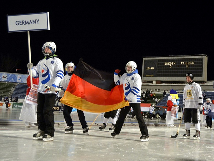 Сборная Германии на открытии чемпионата мира по бенди. Фото Юрия Назырова Сборная Германии на открытии чемпионата мира по бенди. Фото Юрия Назырова