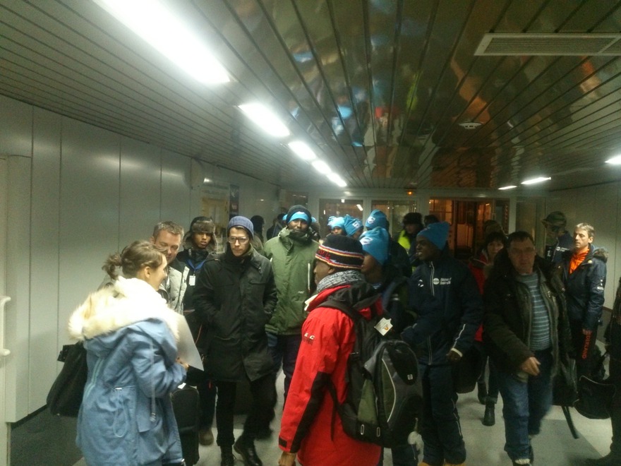 Встреча сомалийцев в аэропорту. Фото Евгения Невидимова